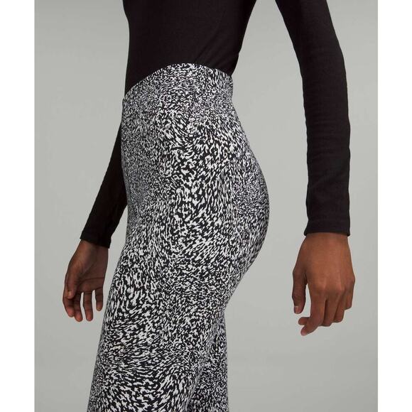 LULULEMON InStill High-Rise Tight 28" Sz 10 Warped Grain Alpine White Black - Picture 2 of 8